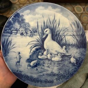 Mother’s Day 1973 Decorative Plate